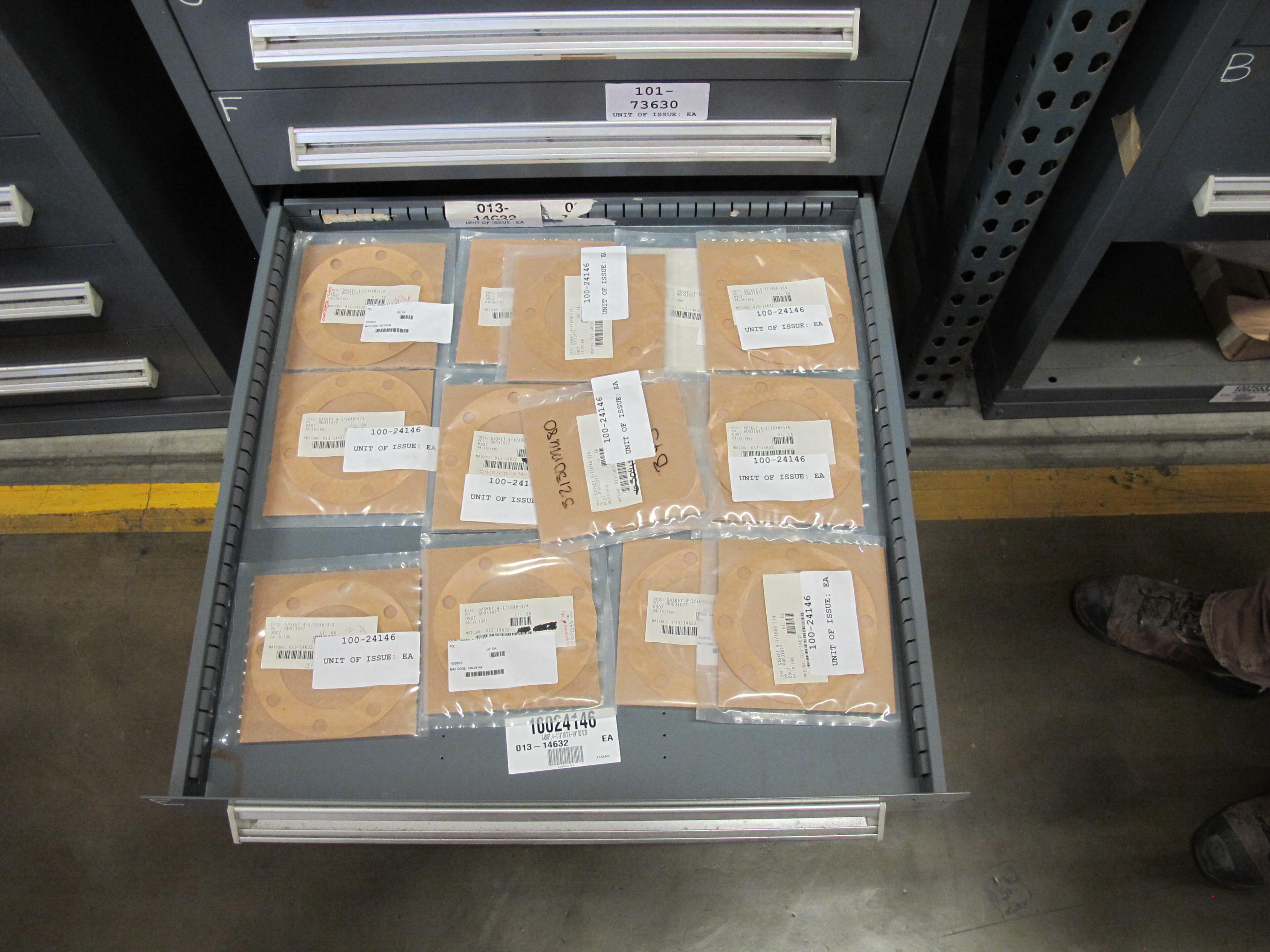 STANLEY VIDMAR HEAVY DUTY 11-DRAWER PARTS CABINET W/ CONTENTS (W-50) LOADING & HANDLING FEE $25-